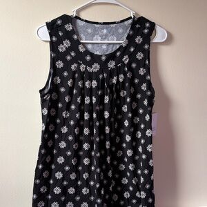 Croft & Barrow Black and Cream Patterned Sleeveless Blouse